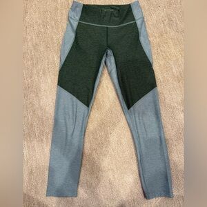 Outdoor Voices 3/4 Two Tone Warm Up Leggings in Hunter Green/Slate